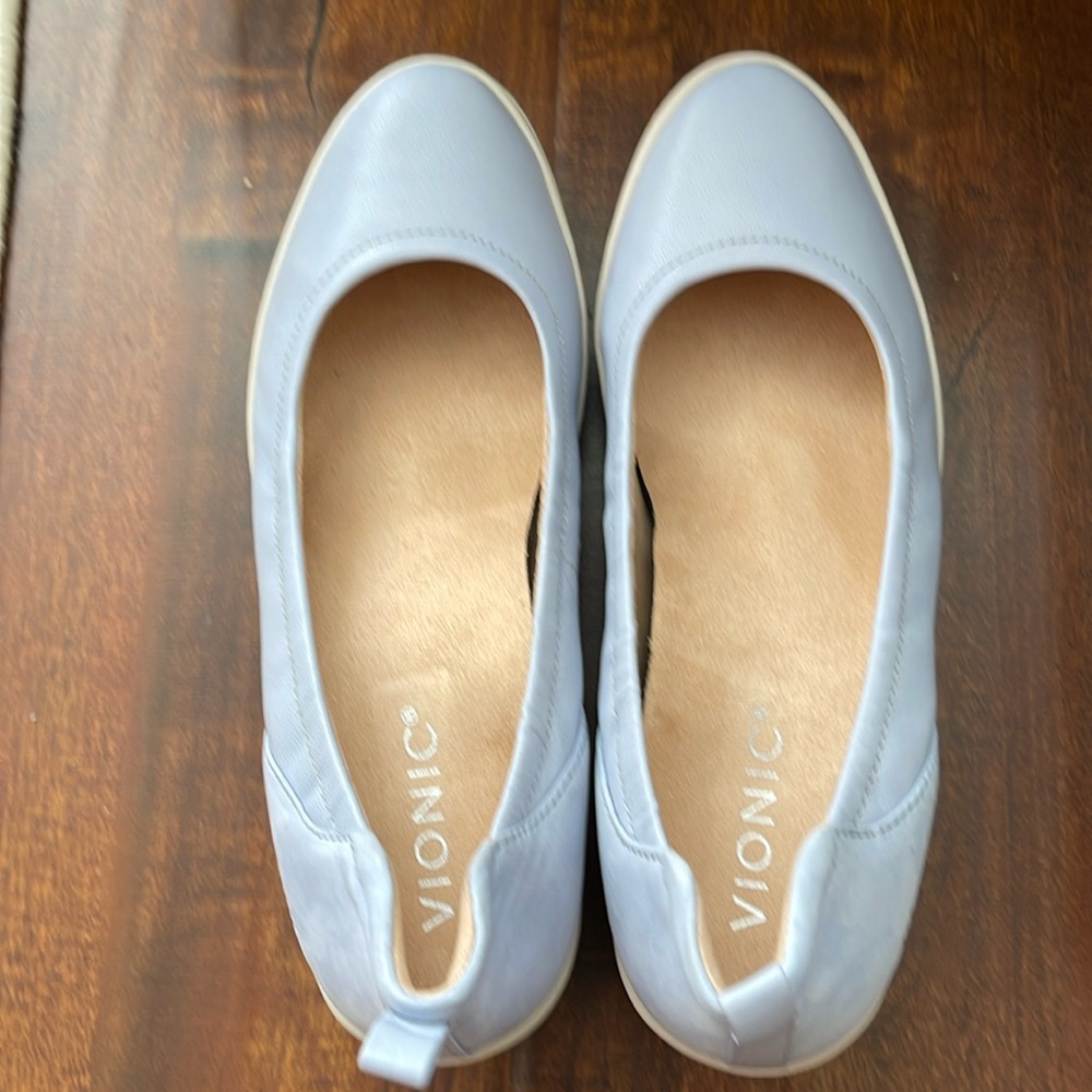 Vionic size 6.5 shoes Blue new